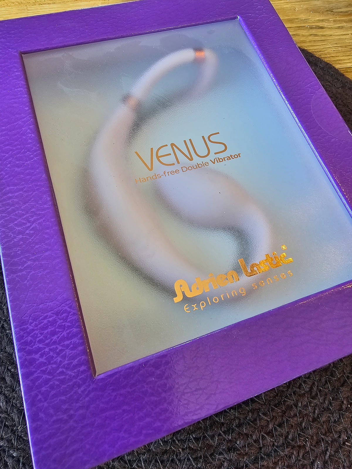 The frosted inner lid of the Venus box with the toy's outline