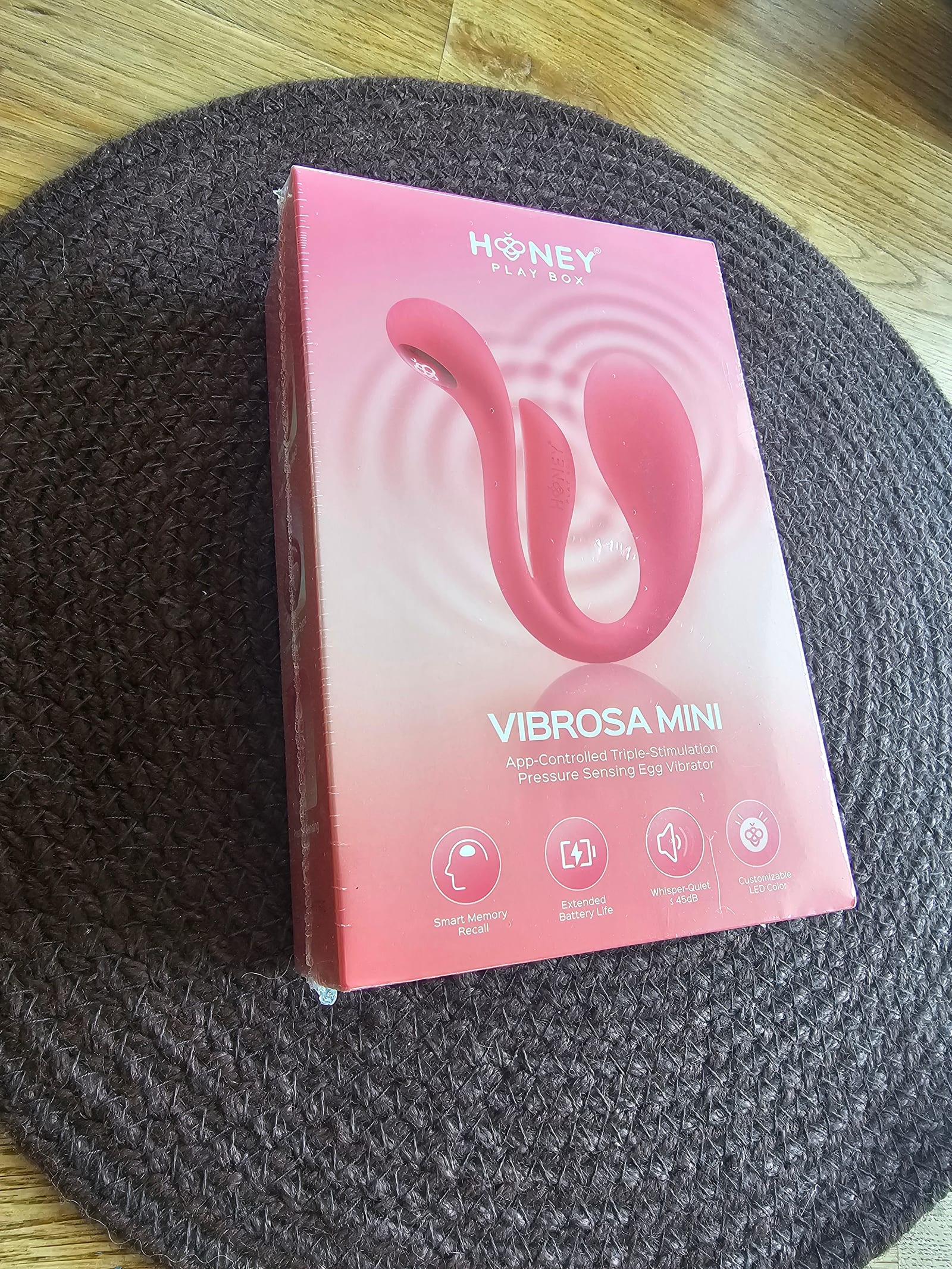 Vibrosa Mini retail box on a woven placemat